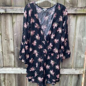 American Eagle Outfitters floral romper sz. L